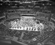 880865 Afbeelding van een concert van het Utrechts Stedelijk Orkest (U.S.O.) in het Muziekcentrum Vredenburg ...